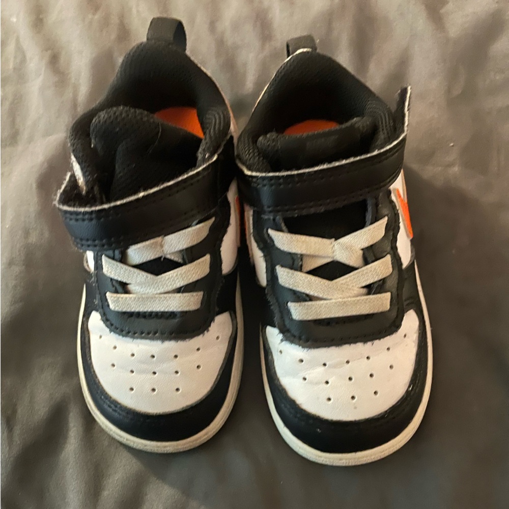 Nike Court Borough Low 2